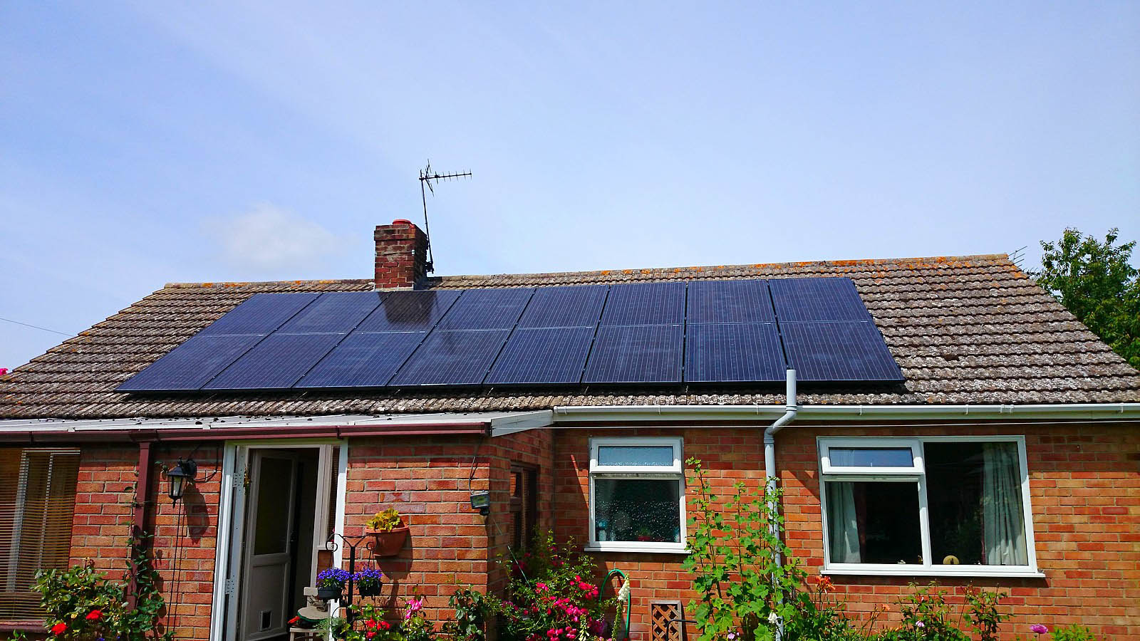 solar-panels-above-a-bungalow-near-cambridge